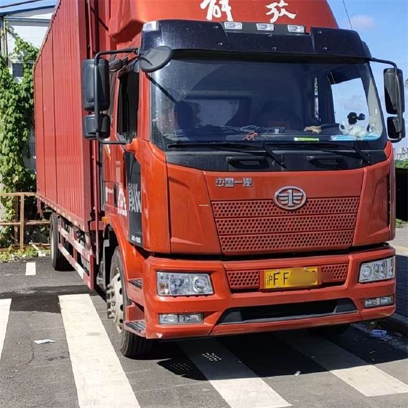 新兴镇罗平县进仓物流：专线直达的多元货运之旅